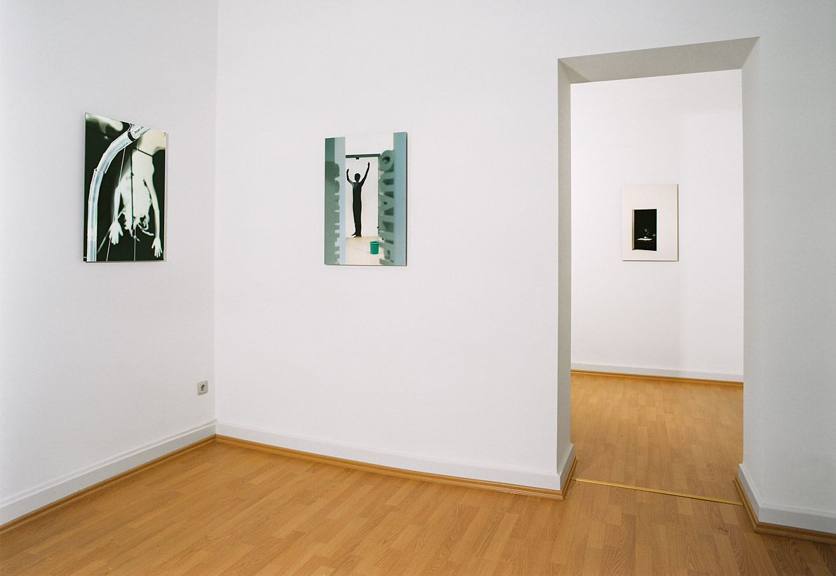 placebo / human factor installation view Galerie Nei Licht, Luxemburg 2003 b